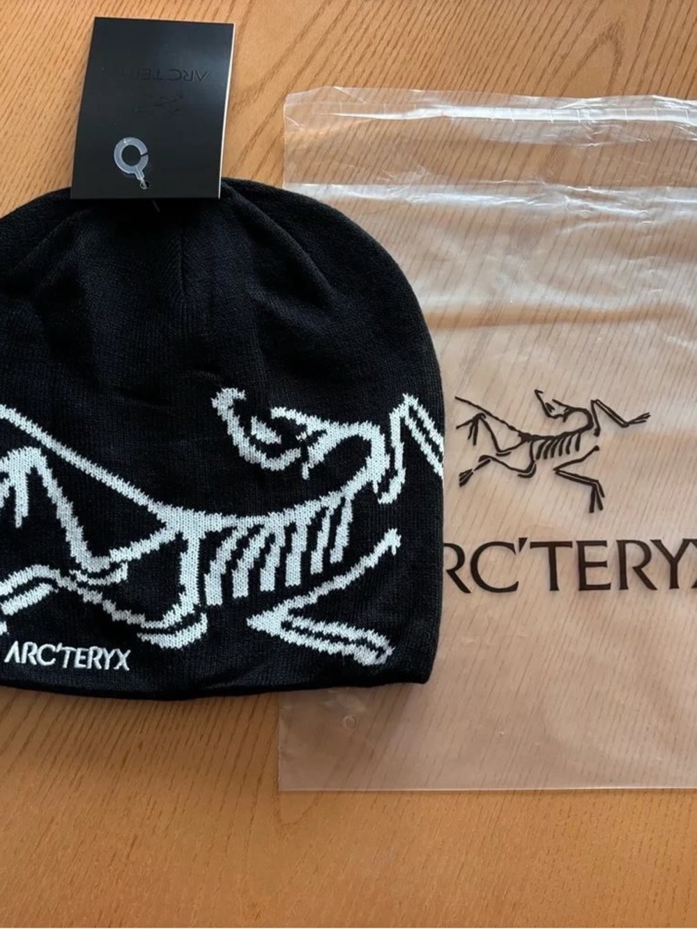 Arc'teryx Black & White Logo Beanie